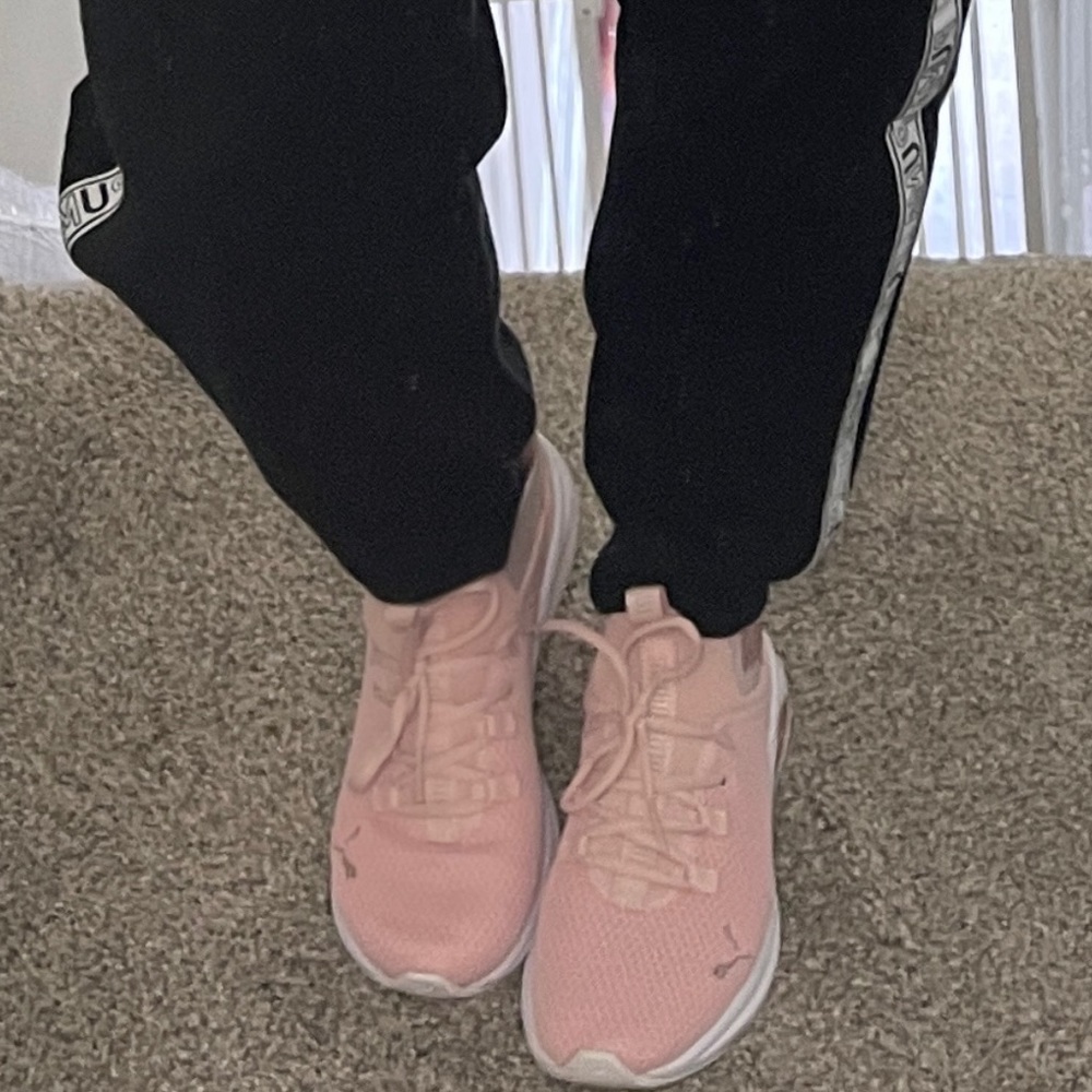 Pink Puma Sneakers. Gently worn. Size 7
